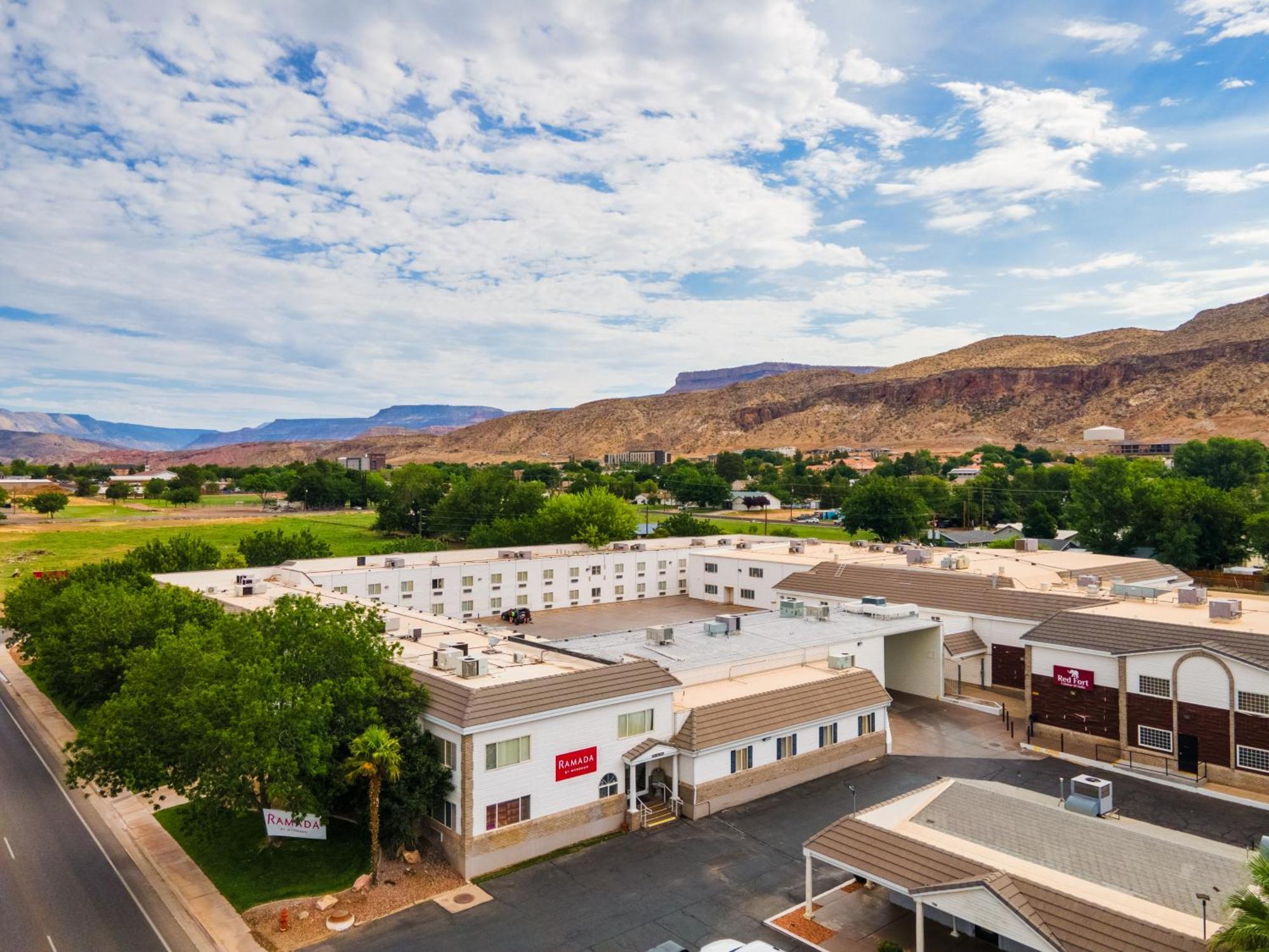 Ramada By Wyndham La Verkin Zion National Park Exterior foto