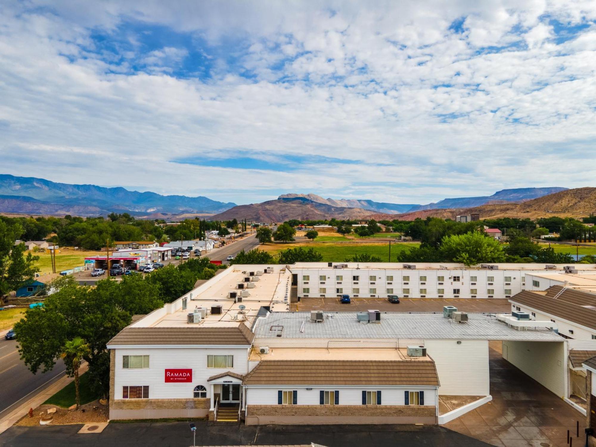 Ramada By Wyndham La Verkin Zion National Park Exterior foto