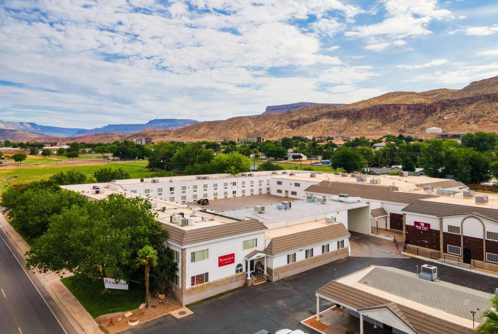 Ramada By Wyndham La Verkin Zion National Park Exterior foto