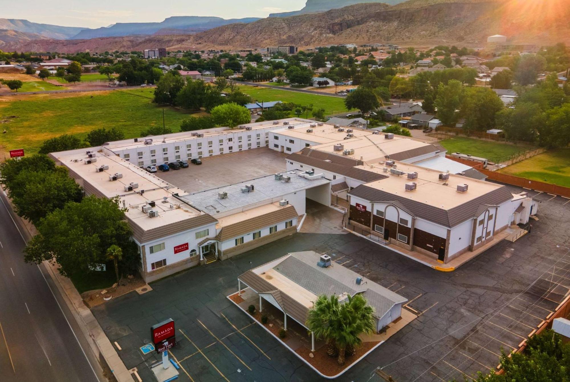 Ramada By Wyndham La Verkin Zion National Park Exterior foto