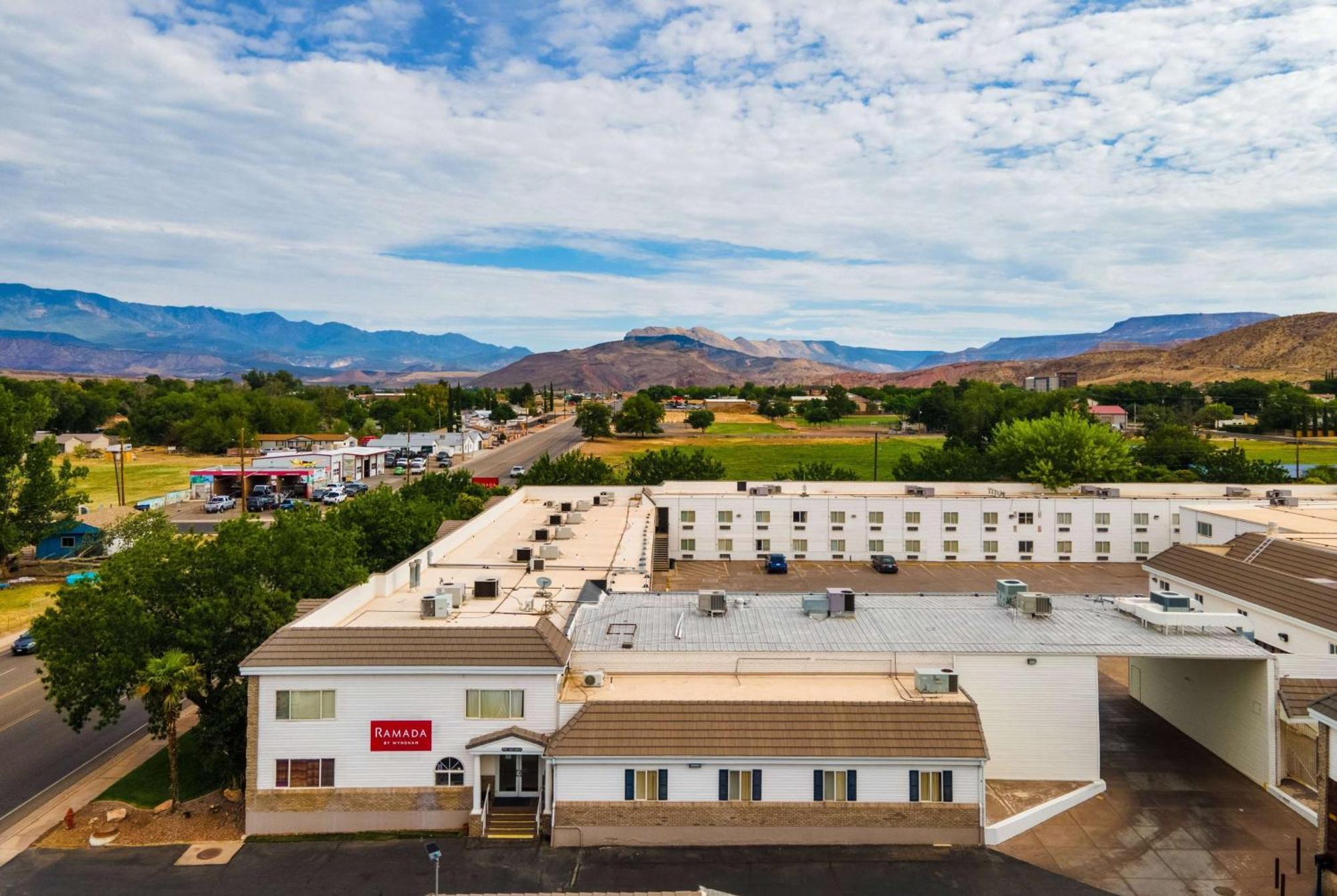 Ramada By Wyndham La Verkin Zion National Park Exterior foto
